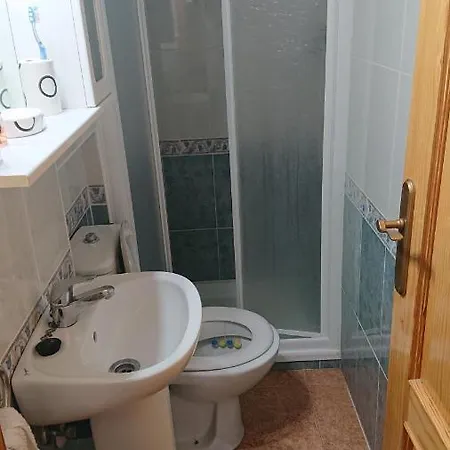 - Sleeps 6 - Parking - Pool - Petfriendly *