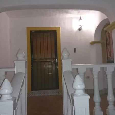 - Sleeps 6 - Parking - Pool - Petfriendly *