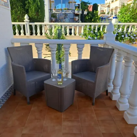 - Sleeps 6 - Parking - Pool - Petfriendly