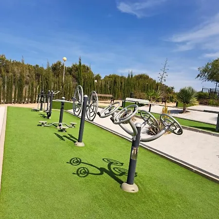 - Sleeps 6 - Parking - Pool - Petfriendly Villa *