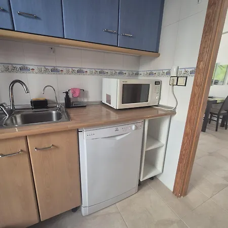 - Sleeps 6 - Parking - Pool - Petfriendly